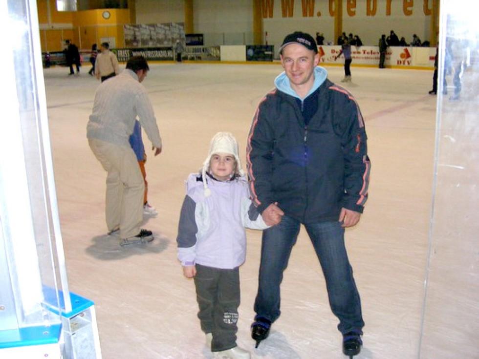 2010-01-18-Korcsolyázó-postások-Debrecenben-11