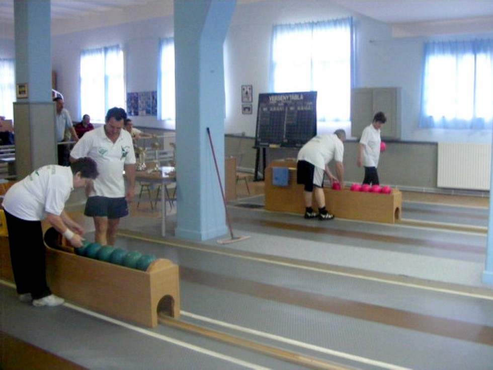 2010-05-02-Szegedi-tekések-Szolnokon-2
