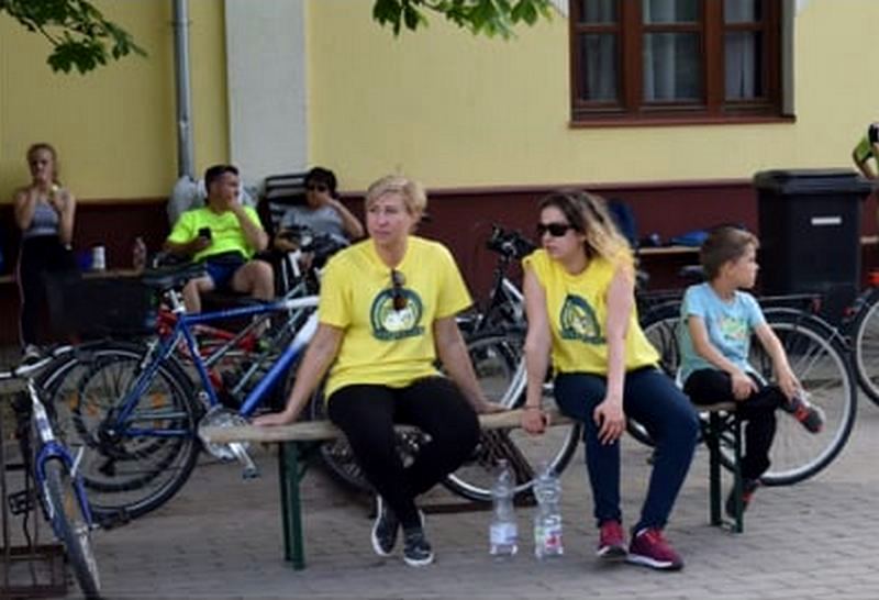 20190601-10-órás-kerékpárverseny-Kunszentmárton-a pihenők