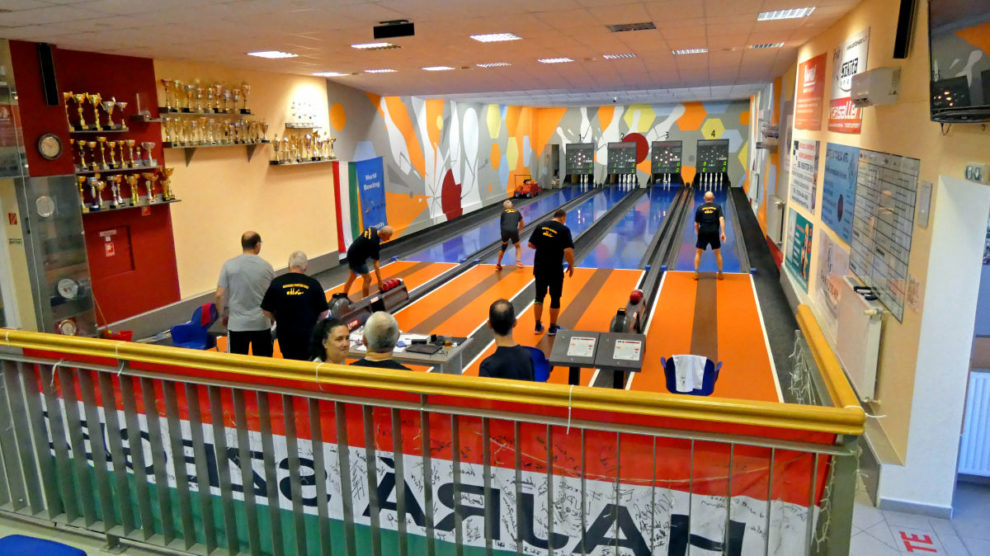 Díjeső a Medárd-napi  IV. Szegedi Postás Tiszavirág Teke-Bowling Kupán