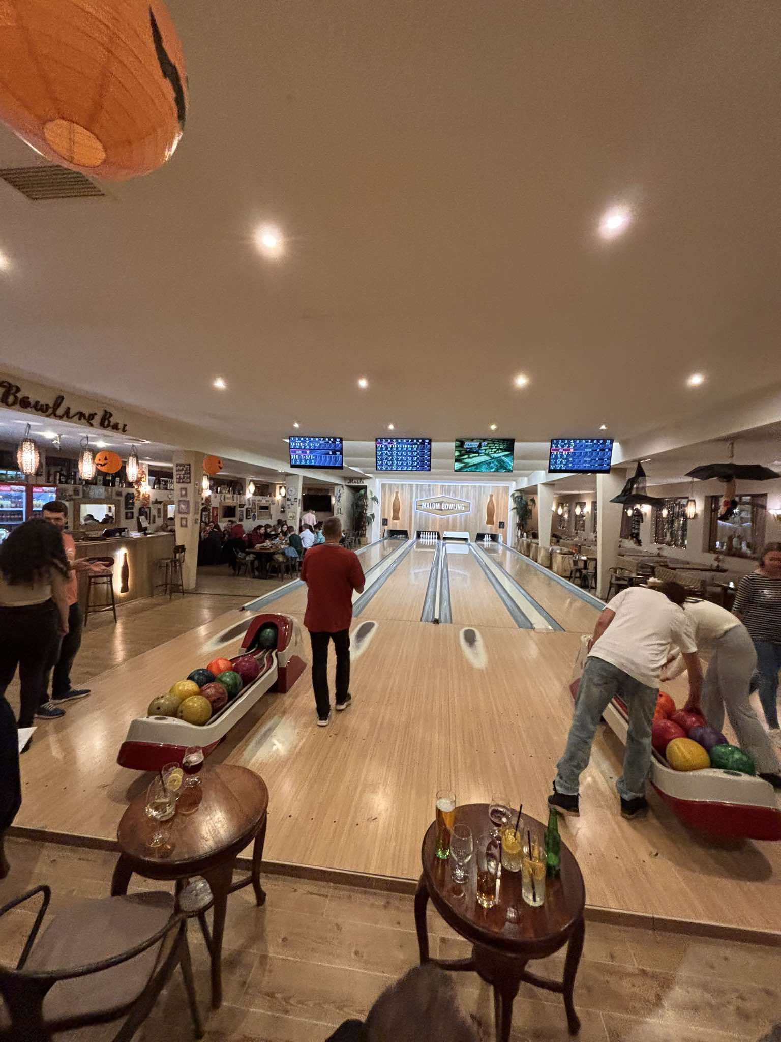 20241123-Baja-1-Évzáró bowling parti-2000